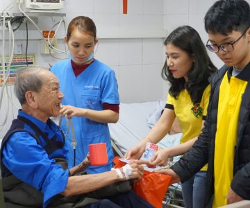 Hoạt động từ thiện