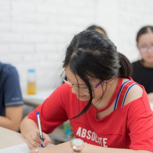 TRẦN VŨ MỸ HẠNH ( Hà Nội – Amsterdam )