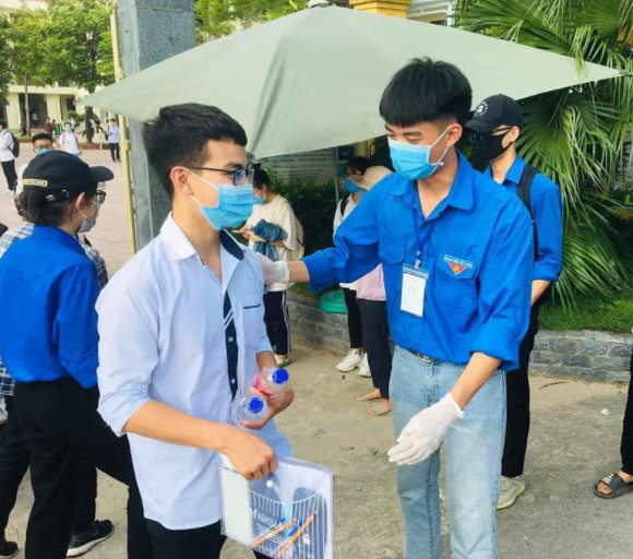 Những vật dụng học sinh không được mang vào phòng thi lớp 10 ở các Trường Công Lập – Hà Nội.