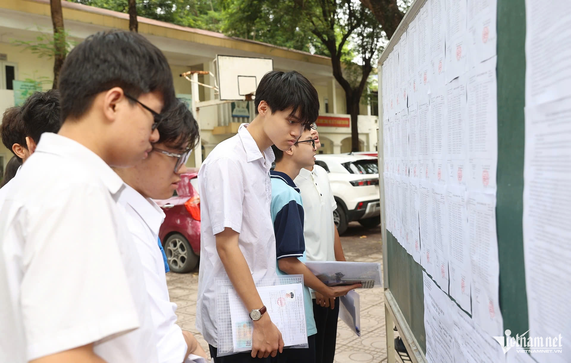 Gần 125.000 học sinh Hà Nội bước vào kỳ thi lớp 10